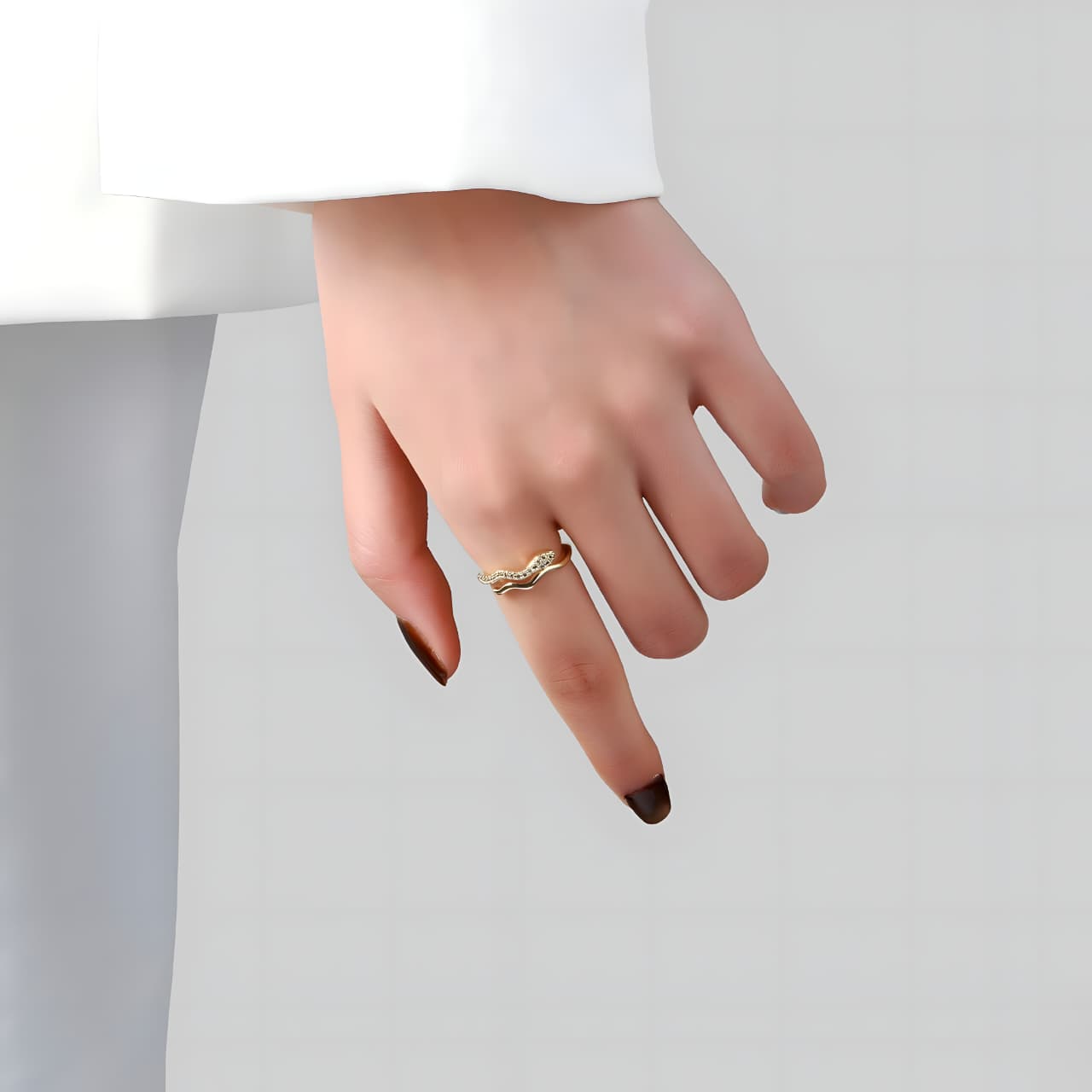 CobraLux stone Ring by Gleamy