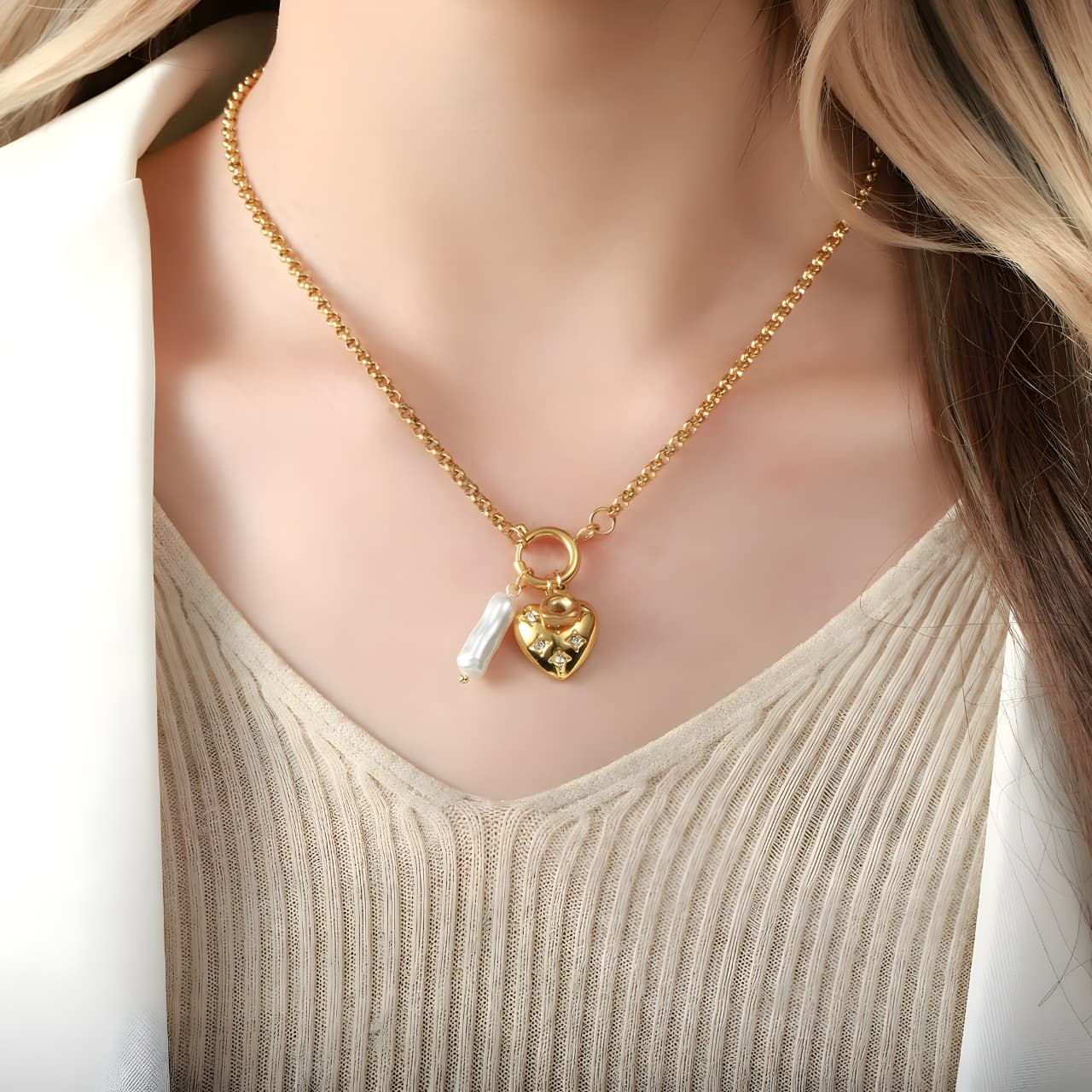 Diamond & Pearl Romance Necklace by Gleamy