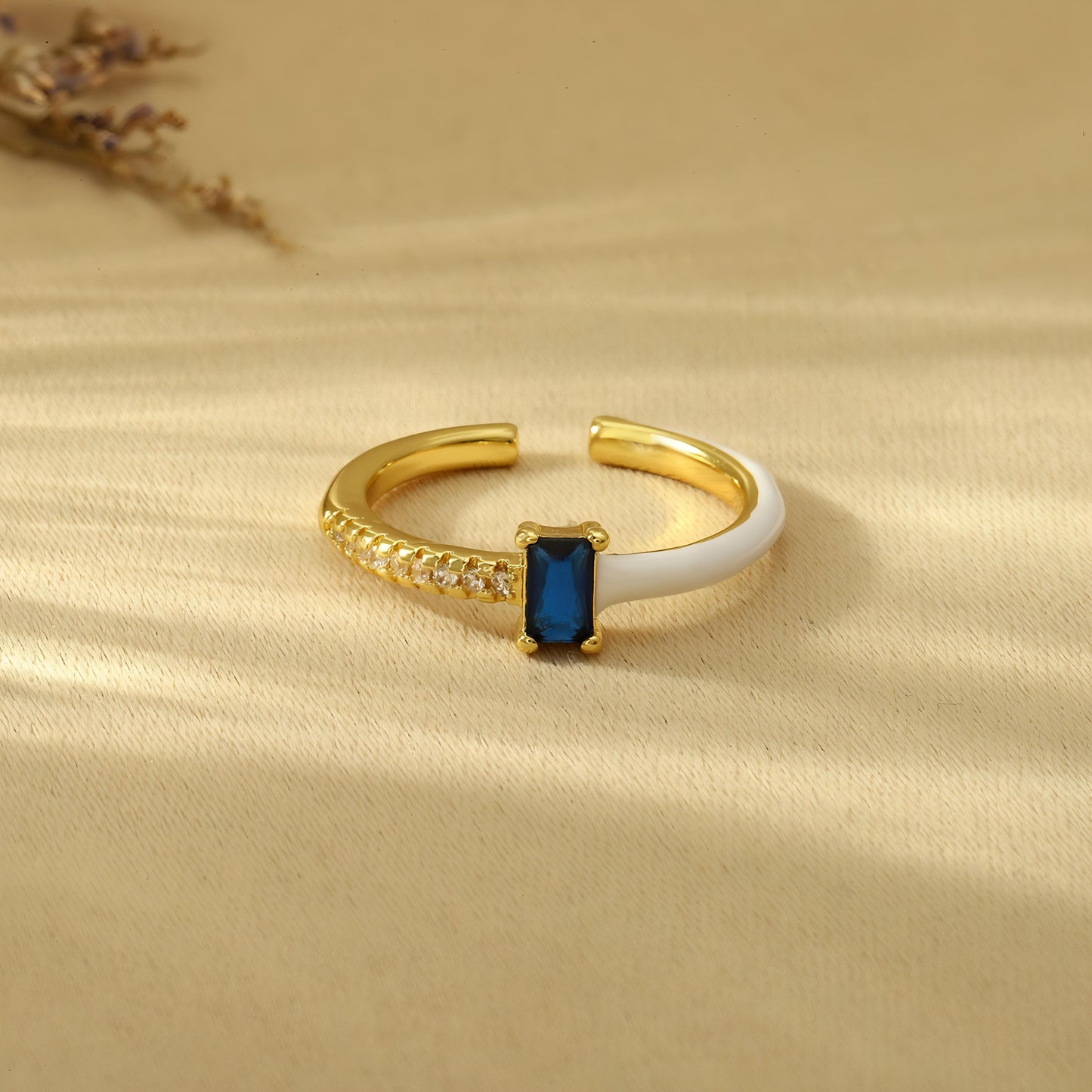 Chroma Sparkle Ring - White by GLEAMY