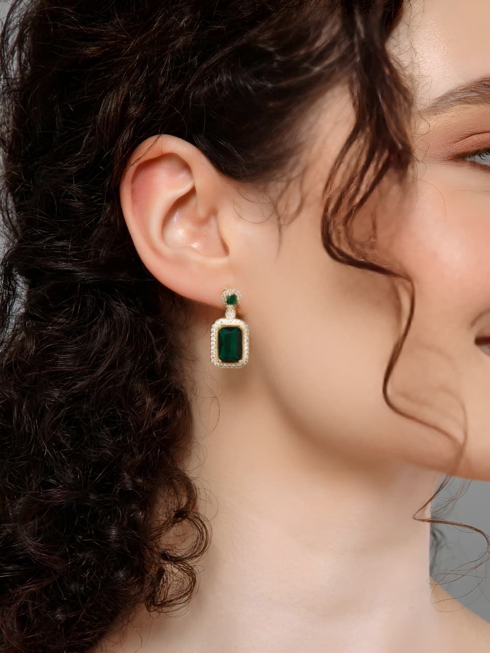 Avery Emerald Crystal Earring by Gleamy