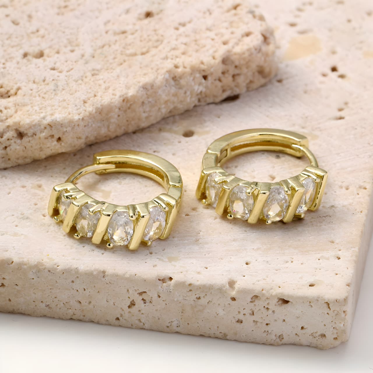 Light Line Earrings by Gleamy