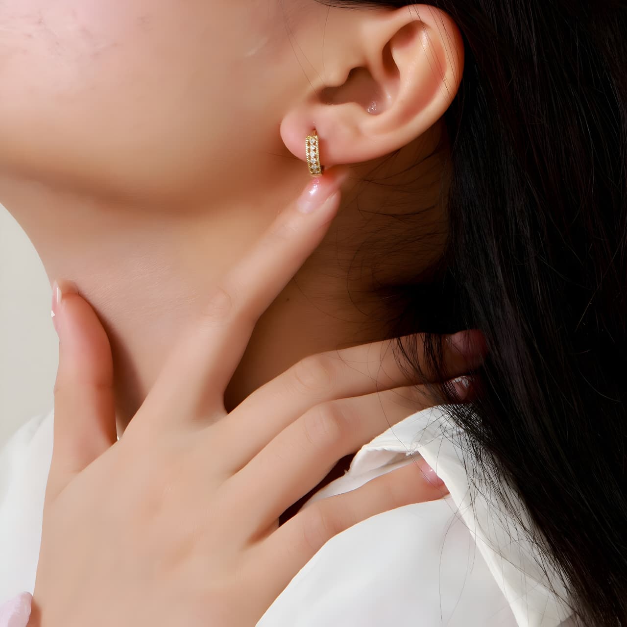 Shining line of stones Earring by Gleamy