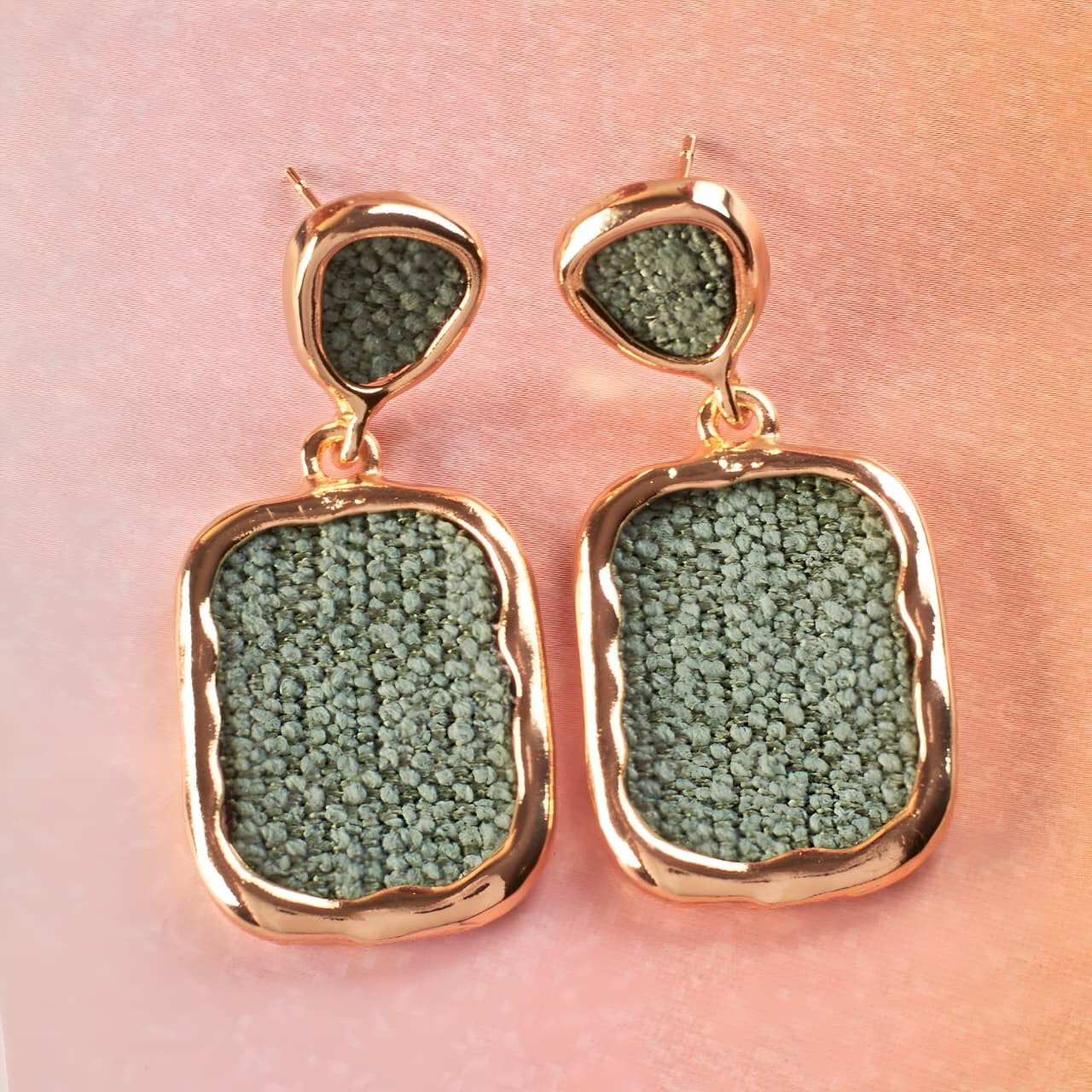 Ritzy Black Luxury Gold Earring by Gleamy