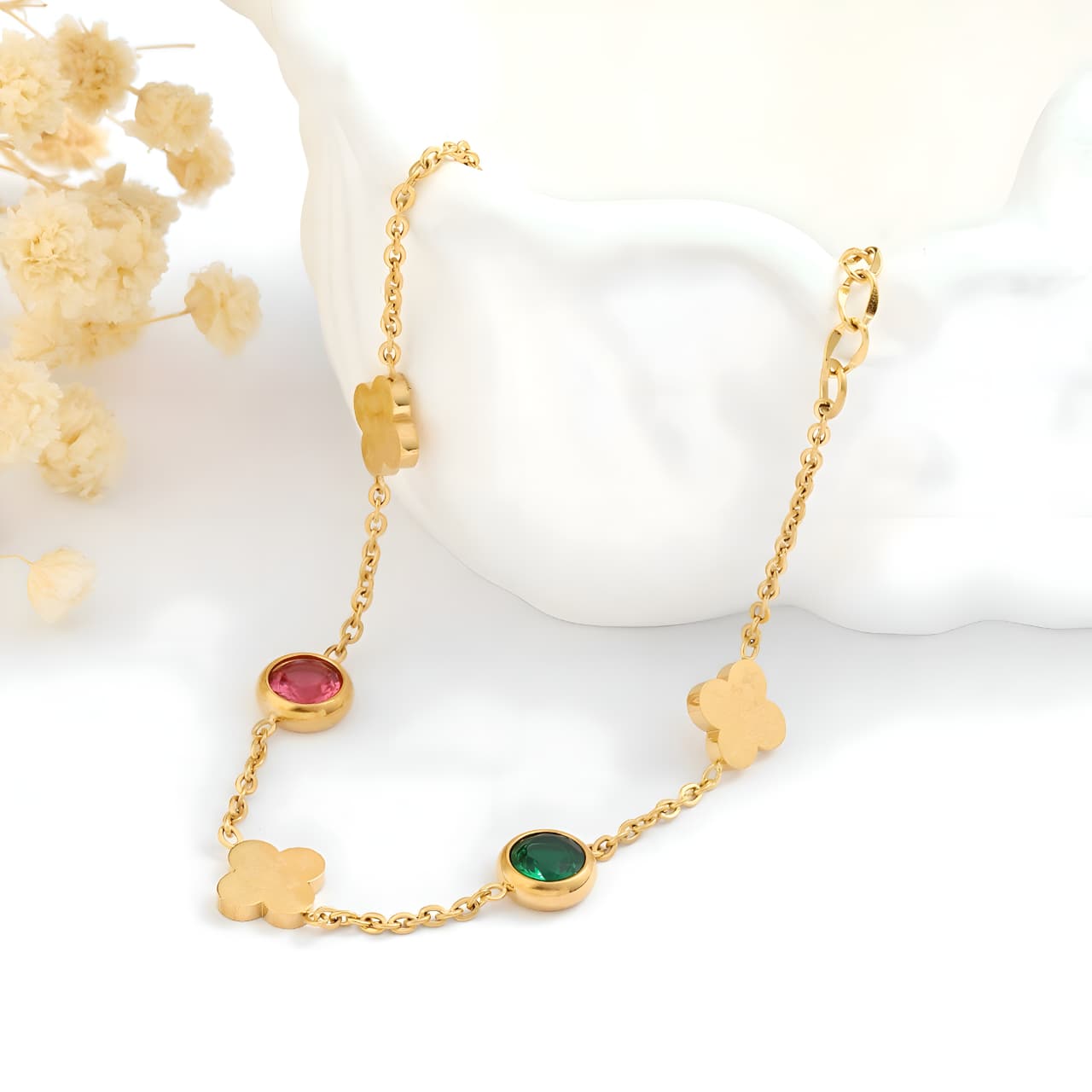 Sprakling Gems and Clover Gold Bracelet by Gleamy