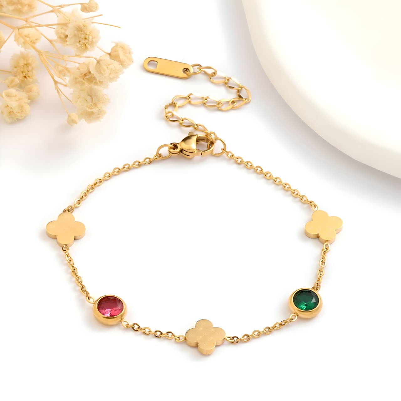 Sprakling Gems and Clover Gold Bracelet by Gleamy