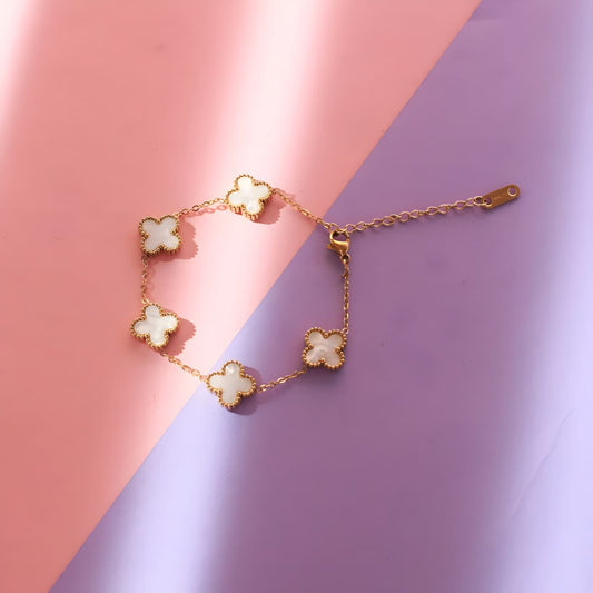 Victorian White Bracelet by Gleamy