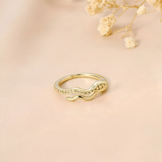 CobraLux stone Ring by Gleamy