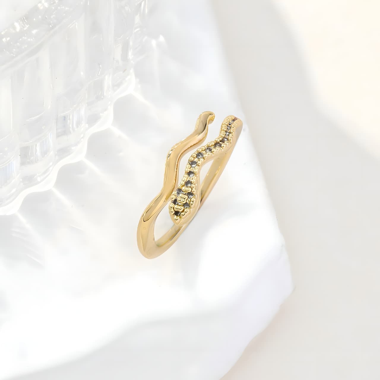 CobraLux stone Ring by Gleamy