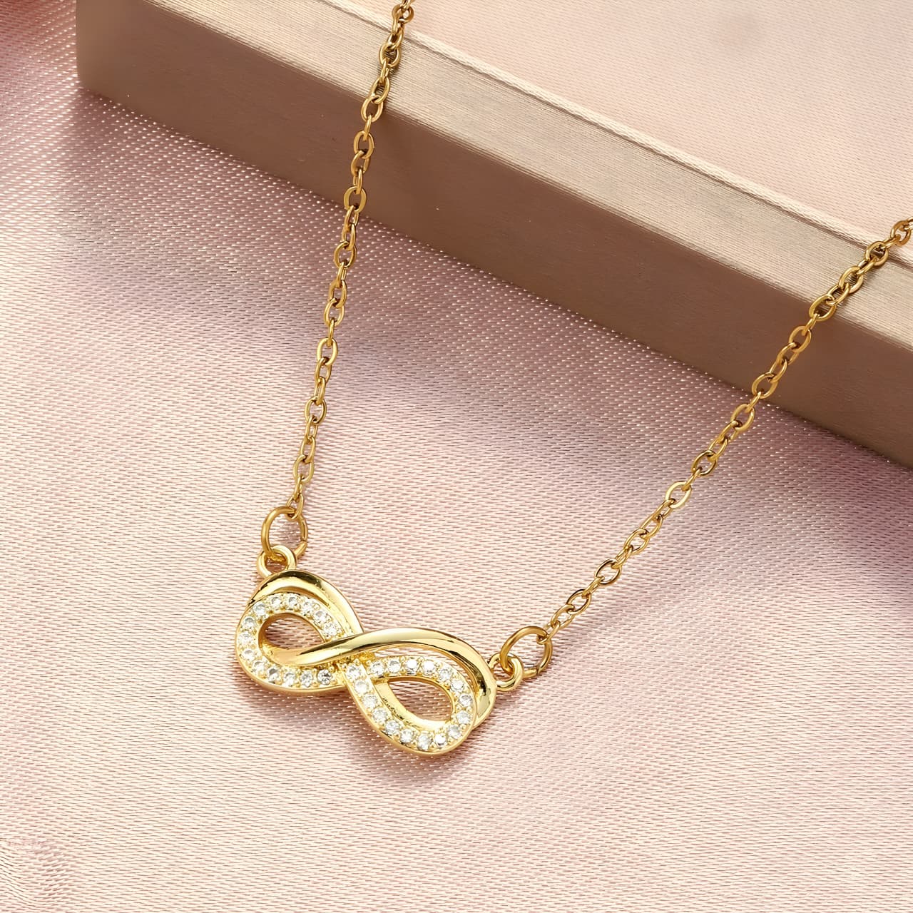 Endless Infinity Necklace by Gleamy