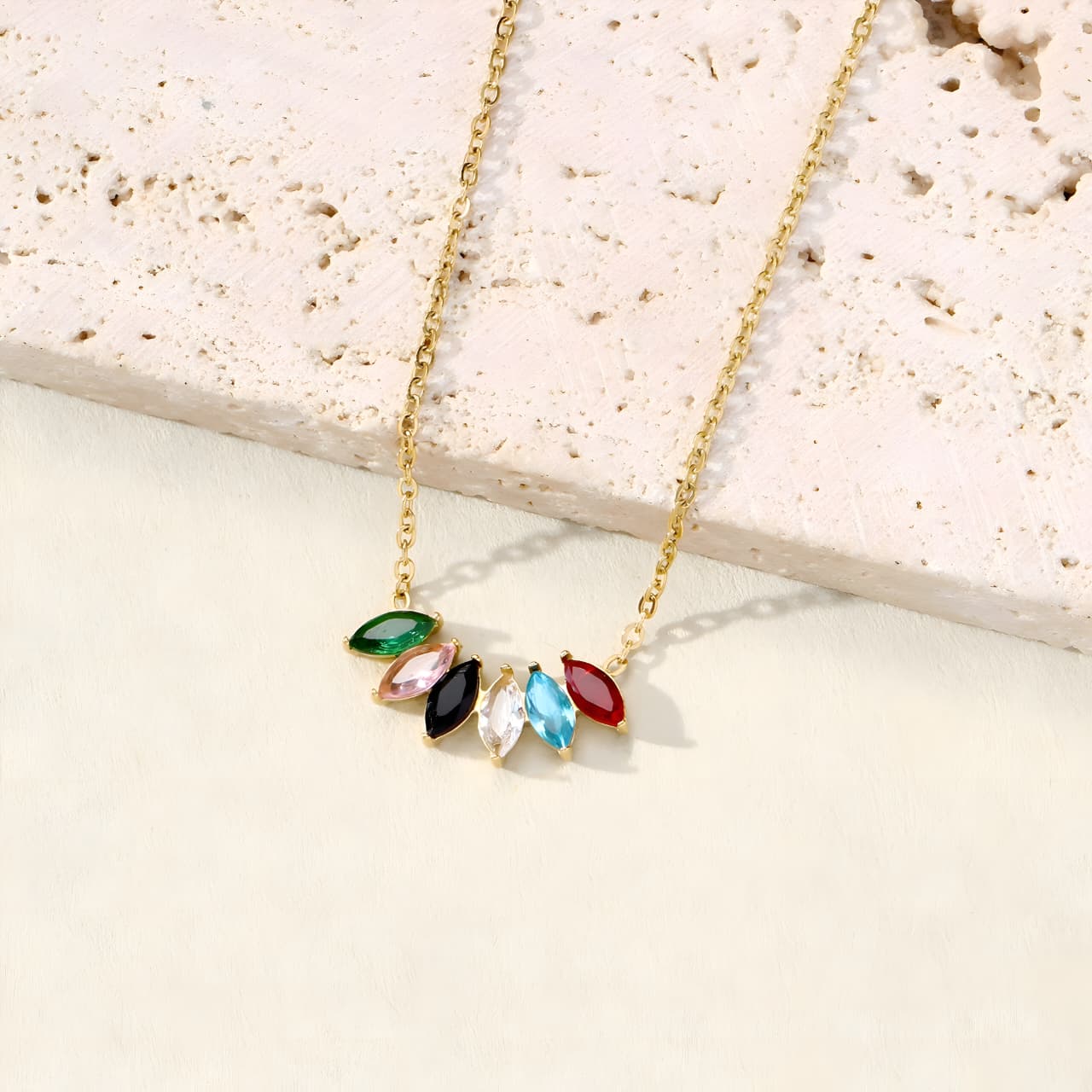 Peony Kiss Necklace by Gleamy