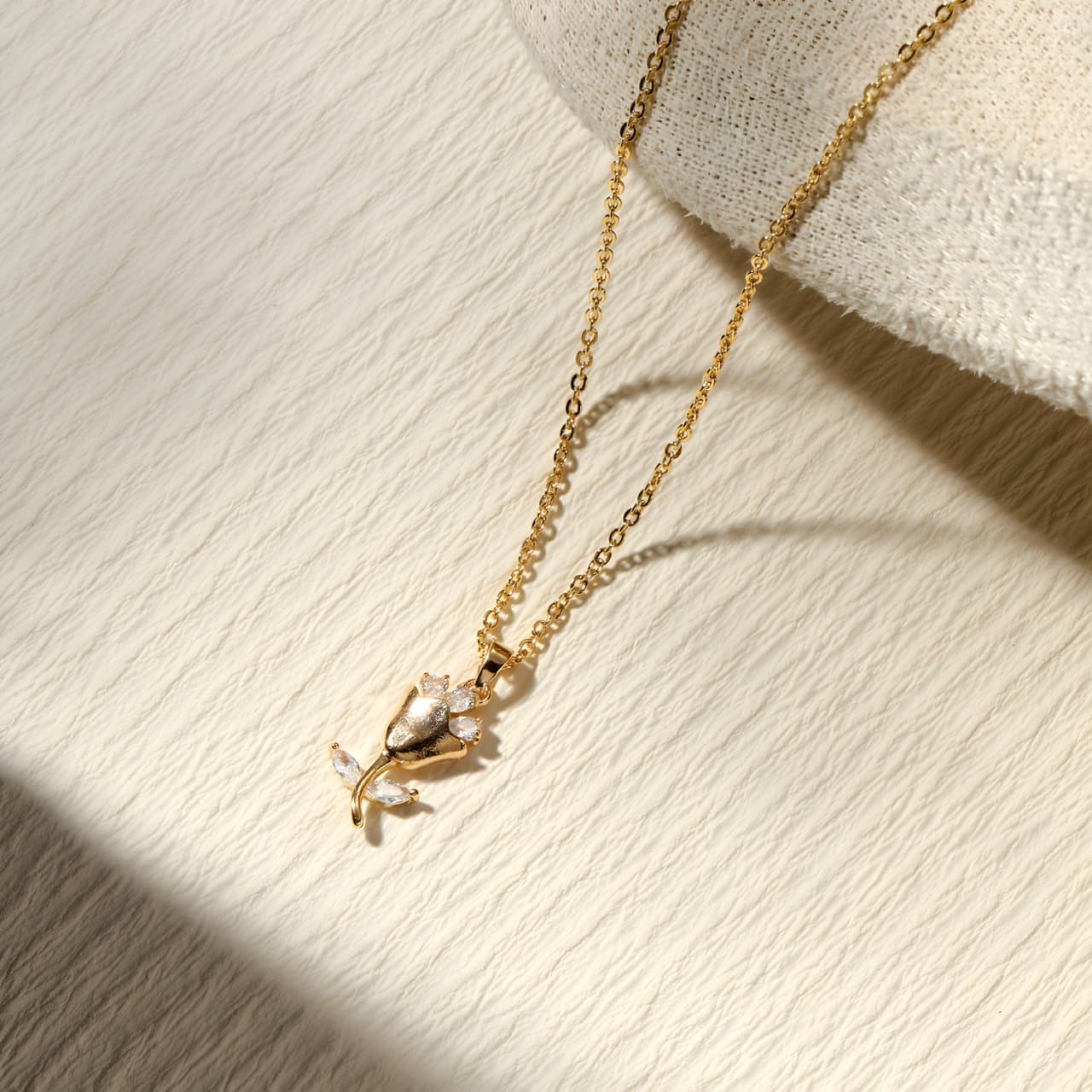 Blooming Grace Necklace by Gleamy