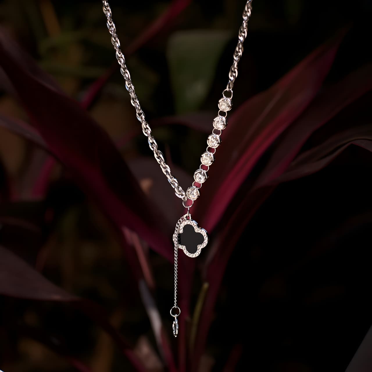 Van Cleef Clover Necklace by Gleamy