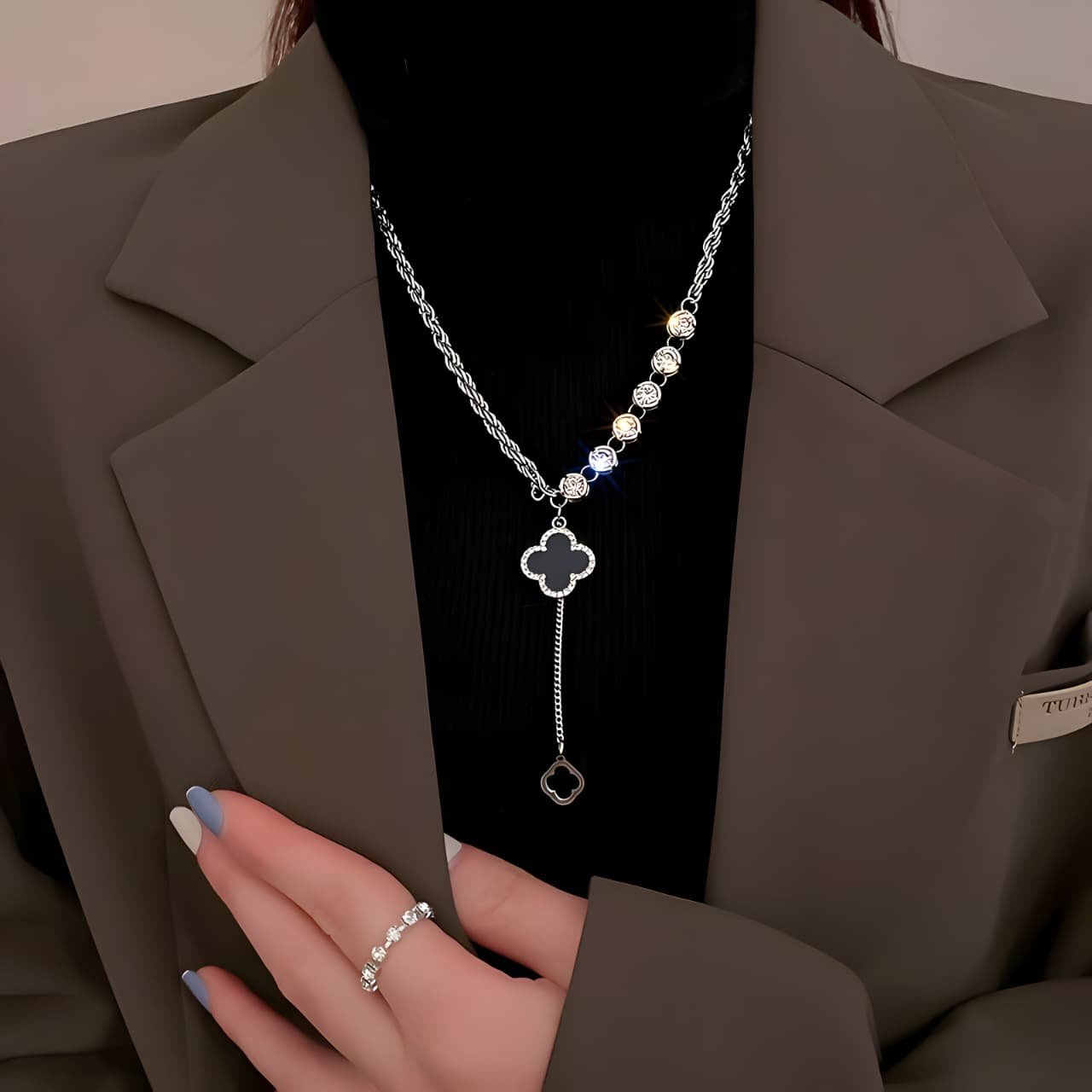 Van Cleef Clover Necklace by Gleamy