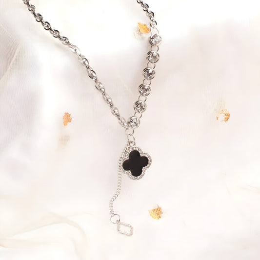 Van Cleef Clover Necklace by Gleamy