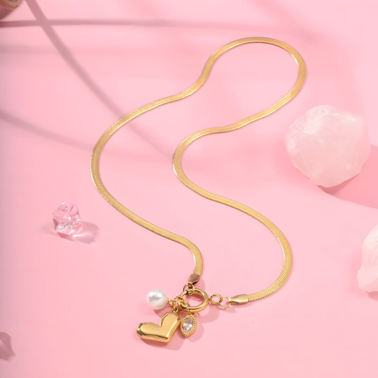 Lustrous Pearl Necklace by Gleamy